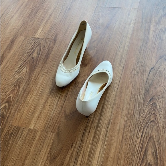 Vintage white heels. Red Cross shoes size 7 - Picture 8 of 16